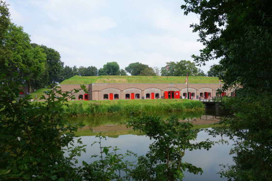 Weer een ander 'verstopt' fort: Voordorp Gracht met zicht op fort Voordorp